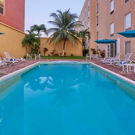 City Express Junior By Marriott Cancun Bagian luar foto