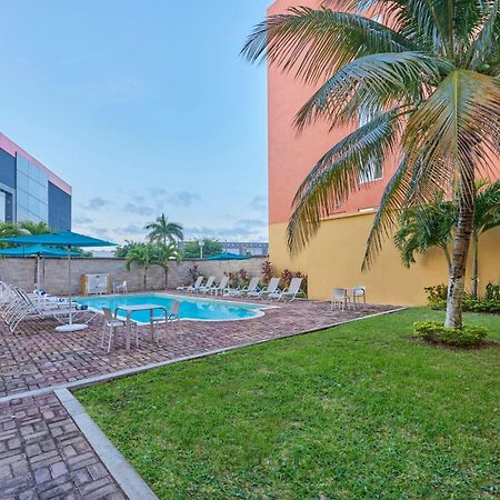 City Express Junior By Marriott Cancun Bagian luar foto