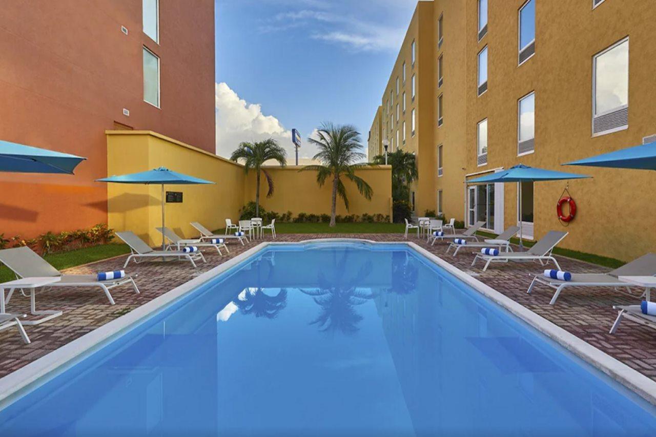 City Express Junior By Marriott Cancun Bagian luar foto