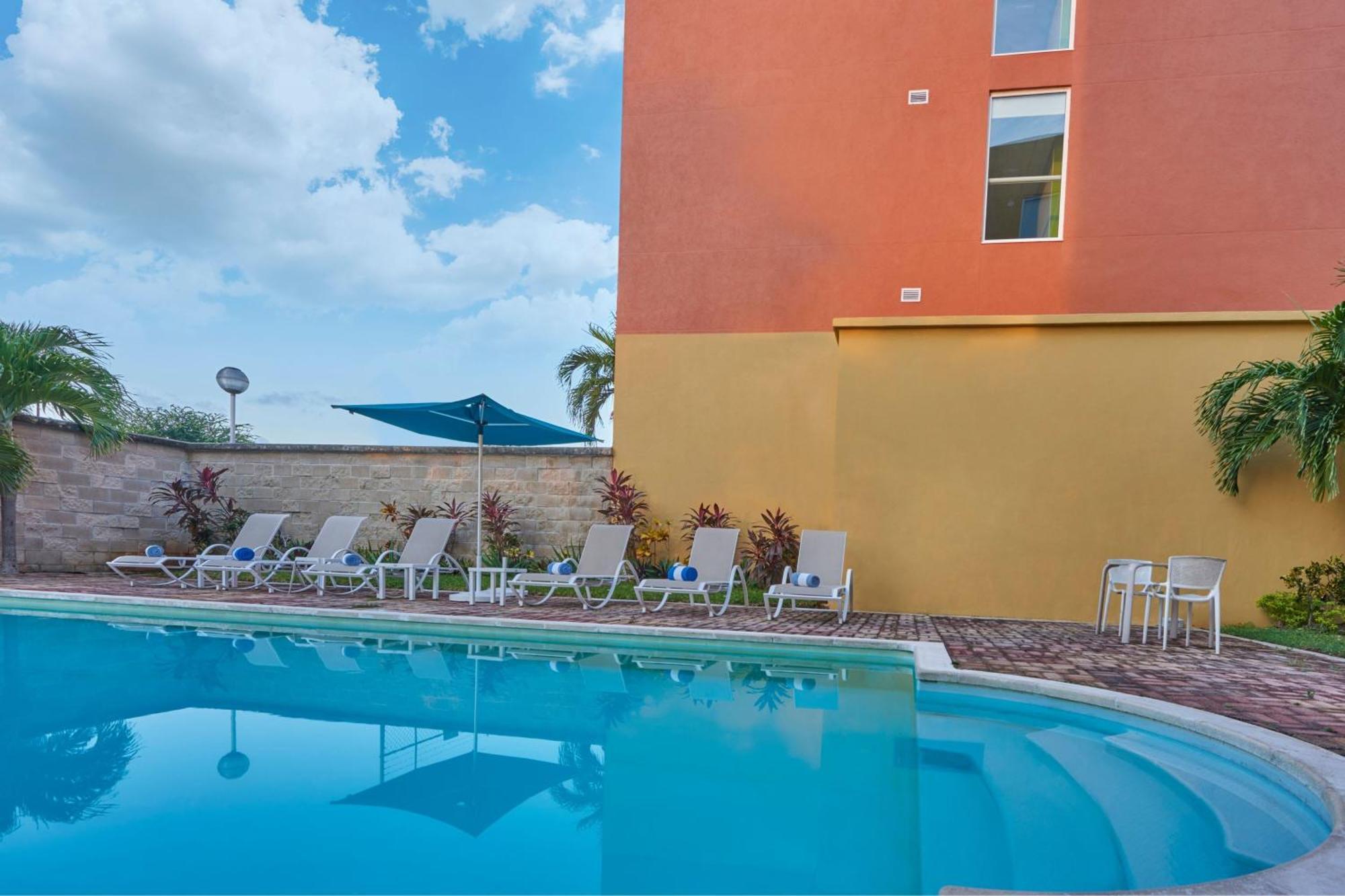 City Express Junior By Marriott Cancun Bagian luar foto