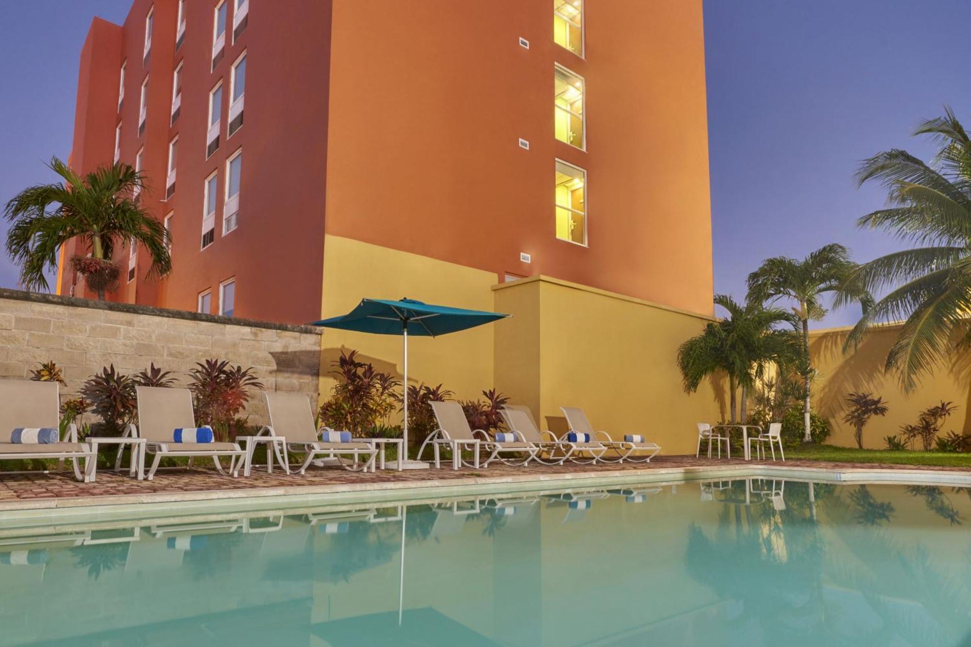 City Express Junior By Marriott Cancun Bagian luar foto