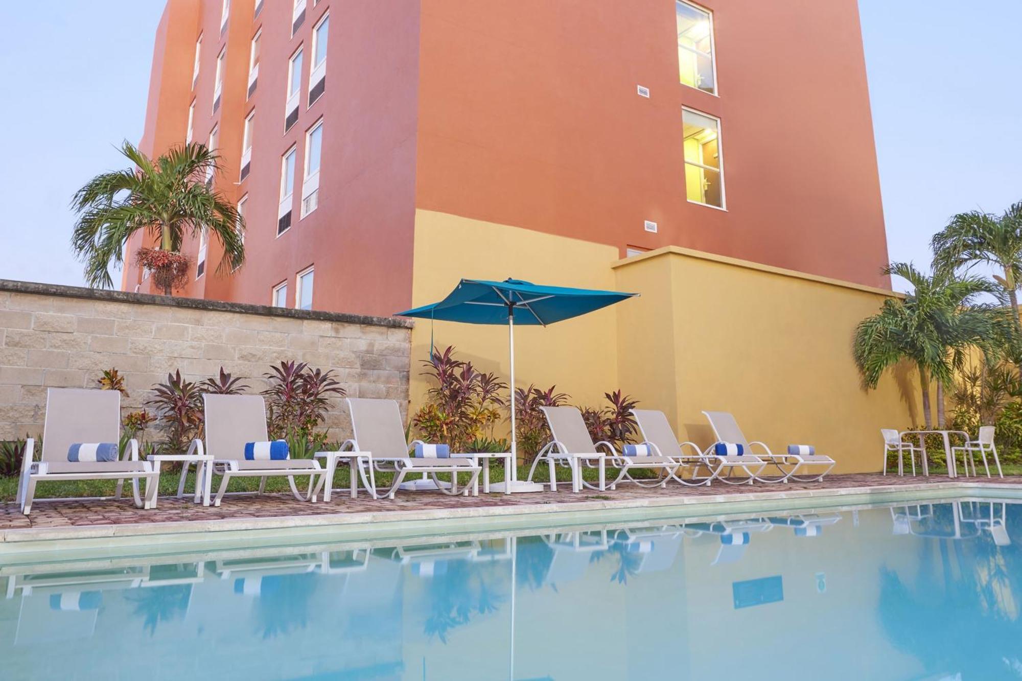City Express Junior By Marriott Cancun Bagian luar foto