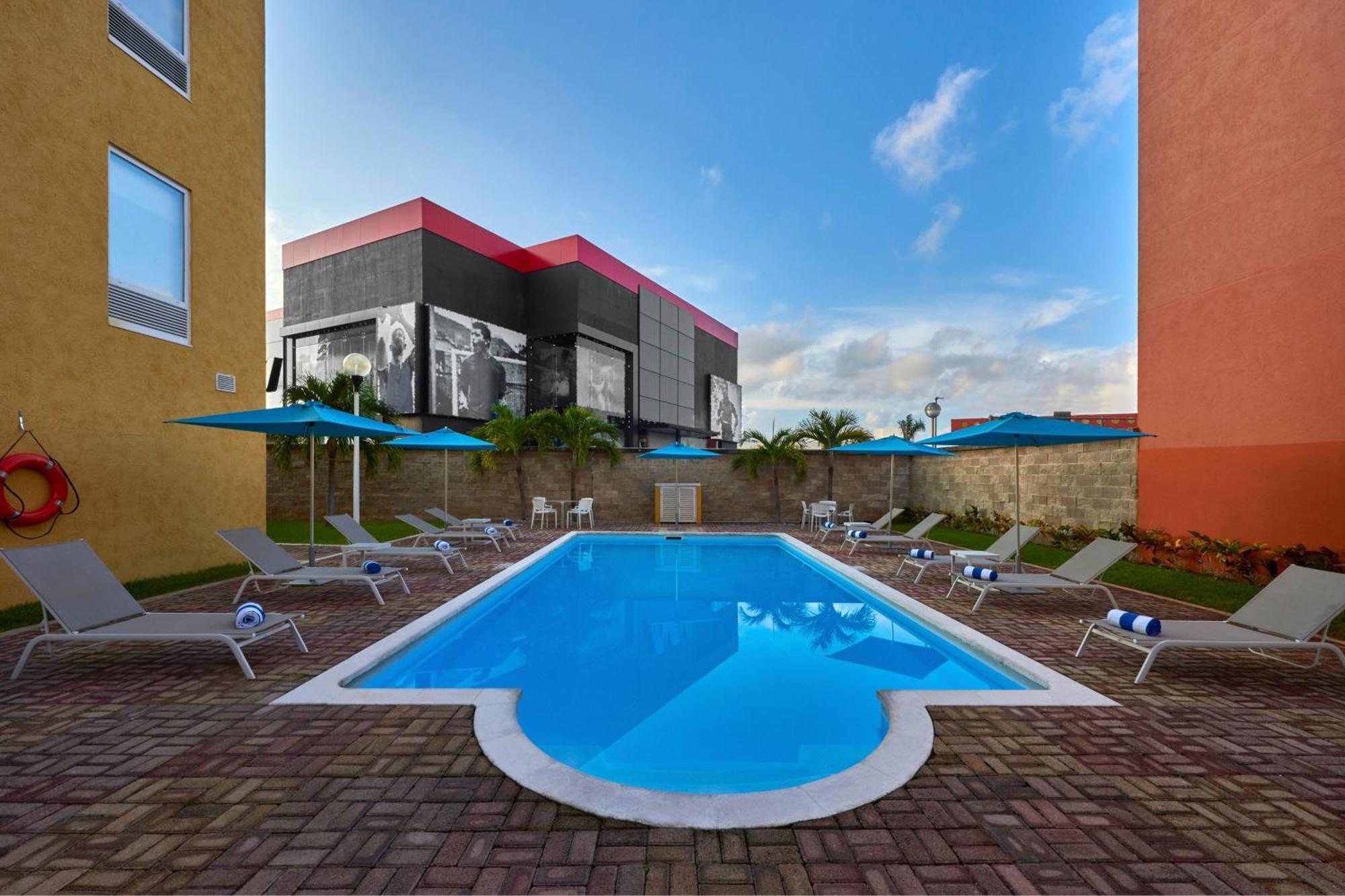 City Express Junior By Marriott Cancun Bagian luar foto