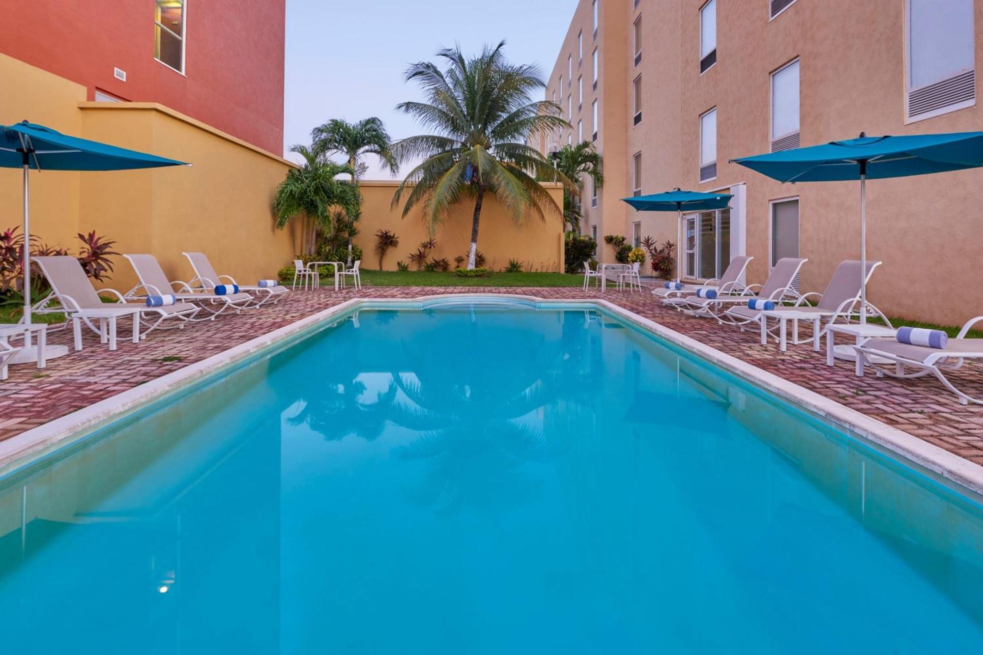 City Express Junior By Marriott Cancun Bagian luar foto