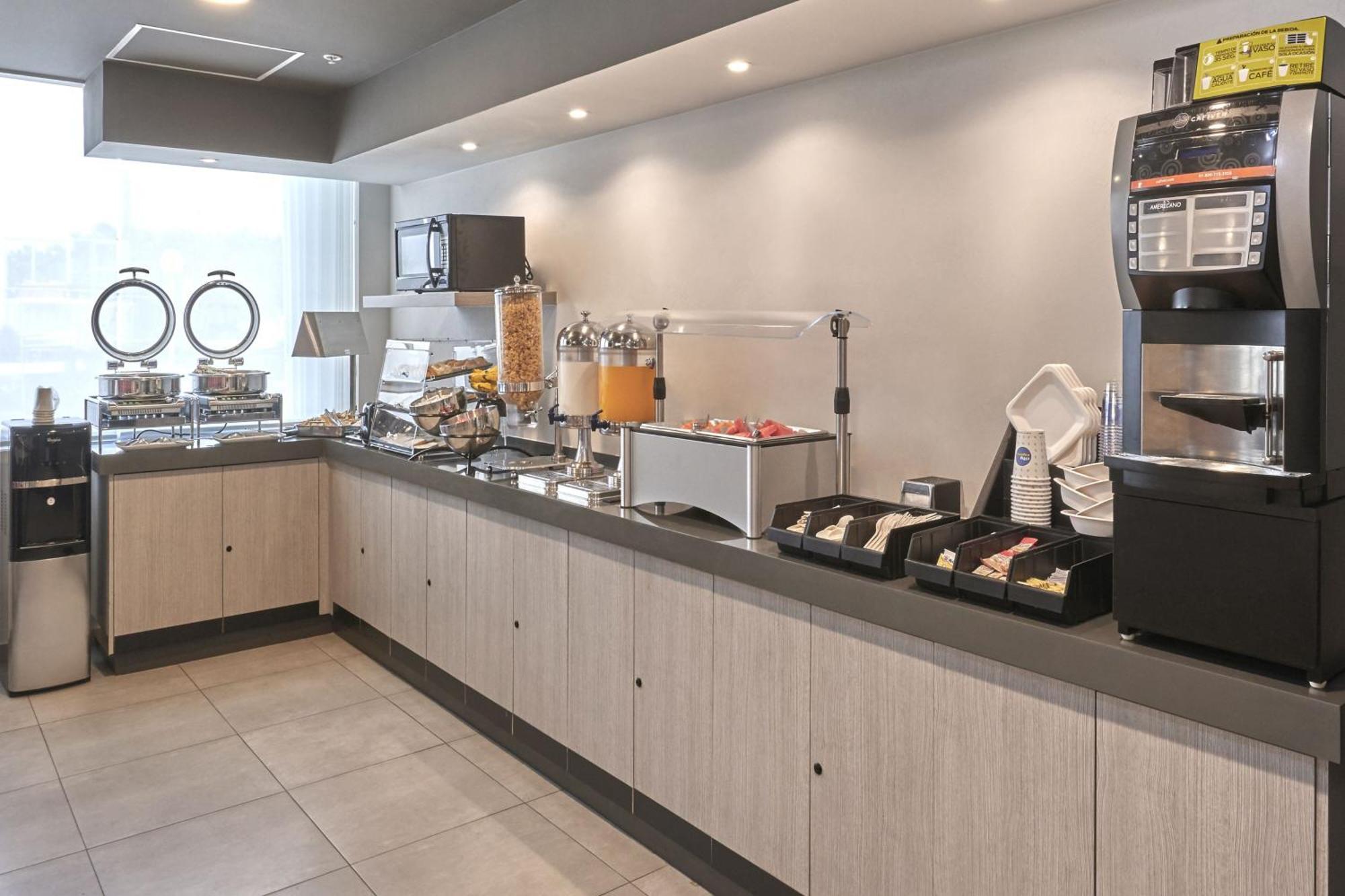City Express Junior By Marriott Cancun Bagian luar foto