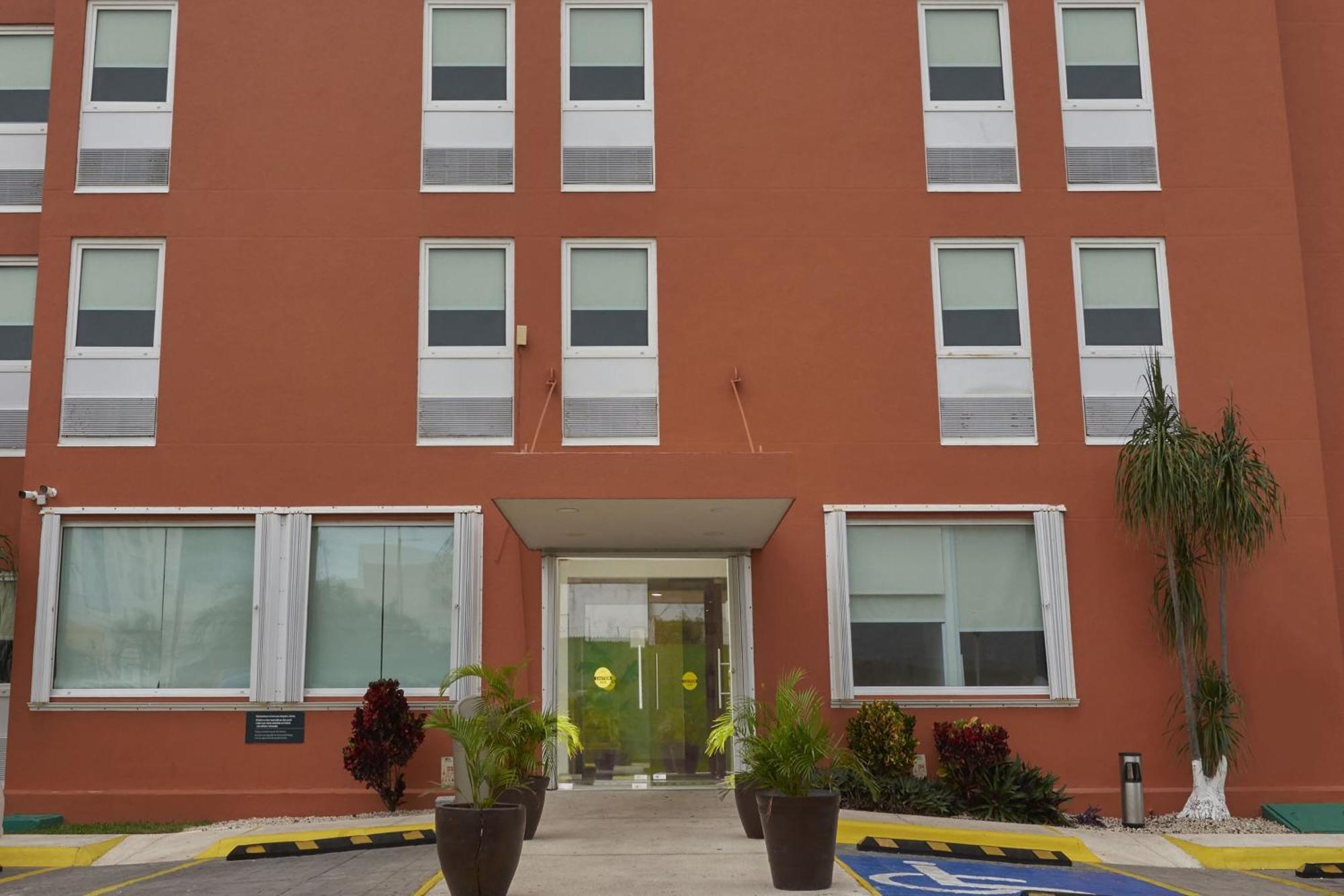 City Express Junior By Marriott Cancun Bagian luar foto