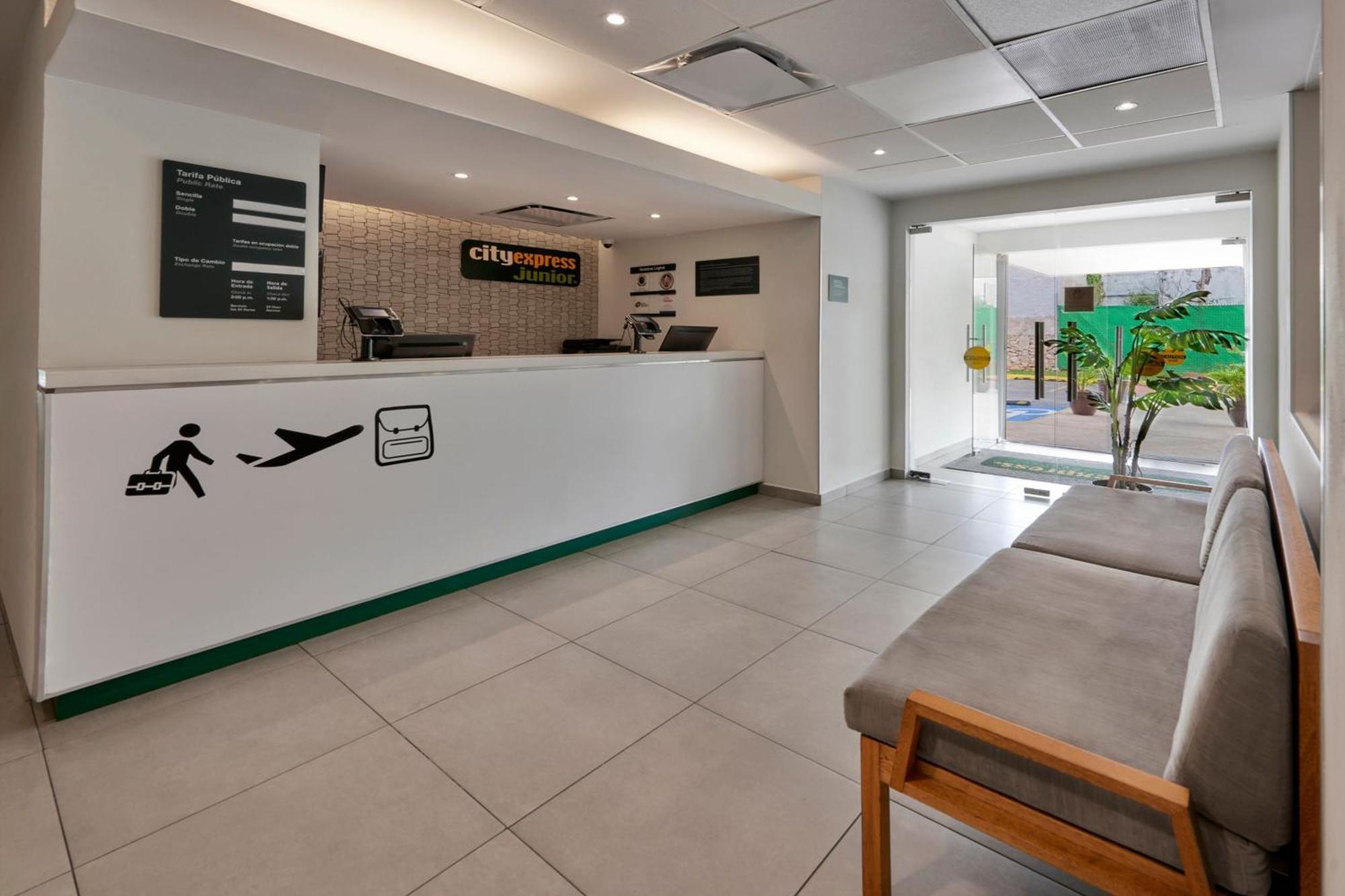 City Express Junior By Marriott Cancun Bagian luar foto
