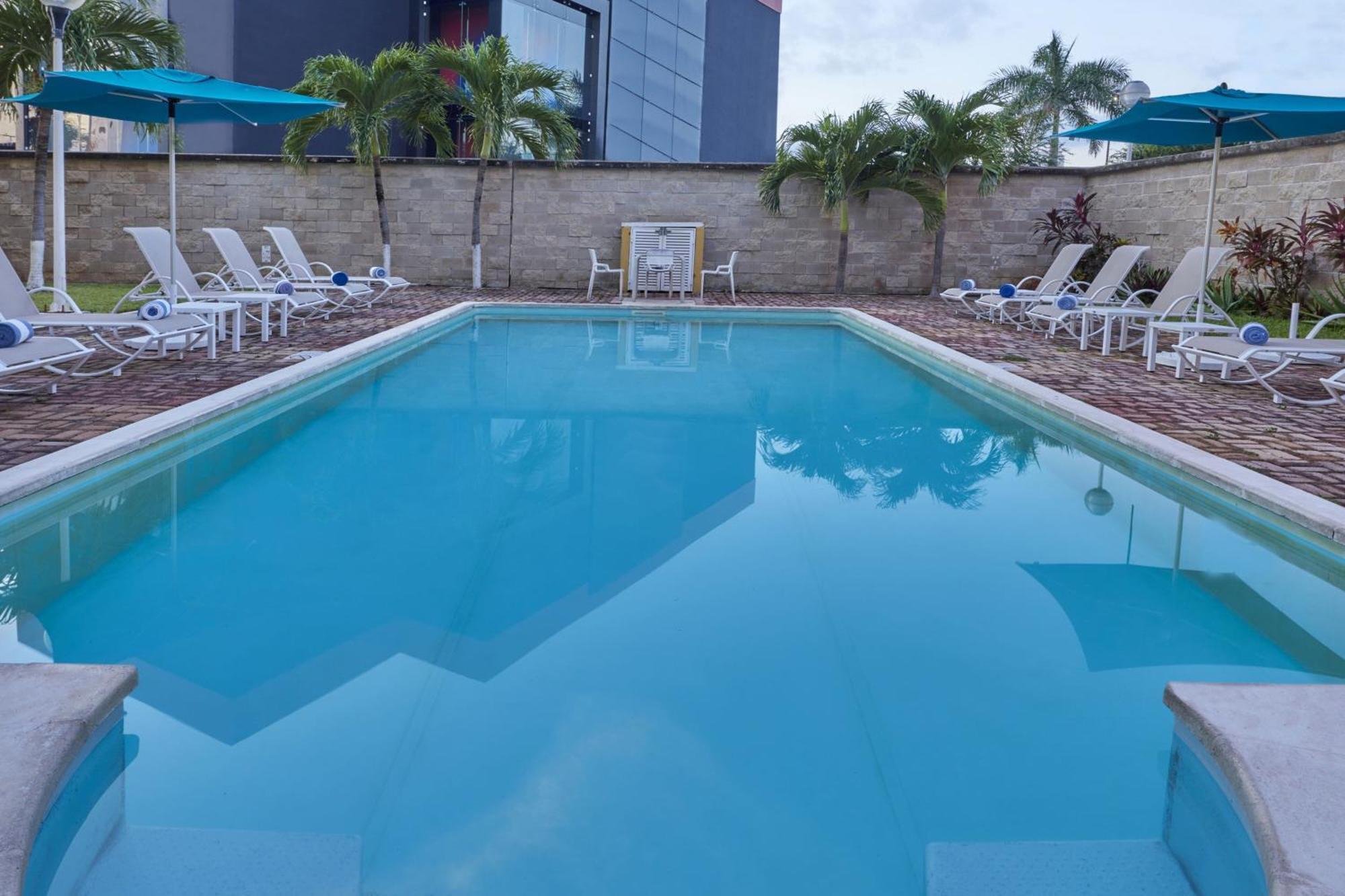 City Express Junior By Marriott Cancun Bagian luar foto