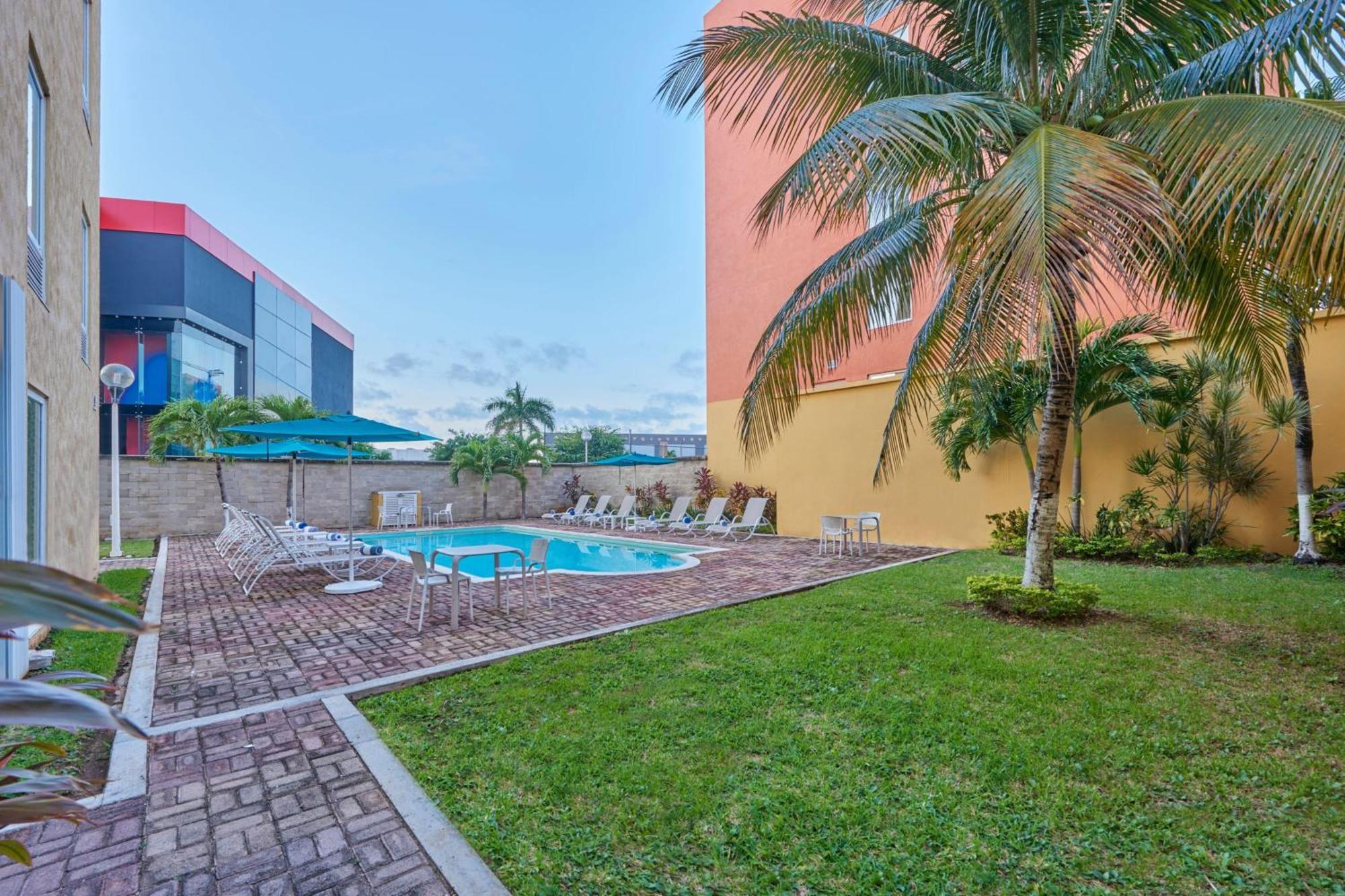 City Express Junior By Marriott Cancun Bagian luar foto